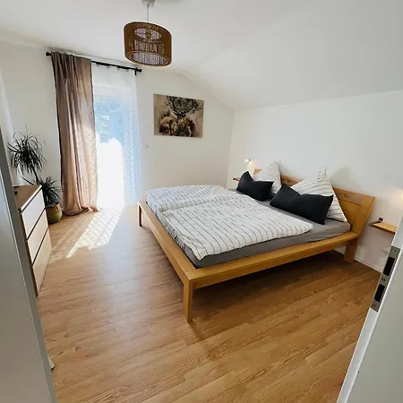 Leonie Apartment *