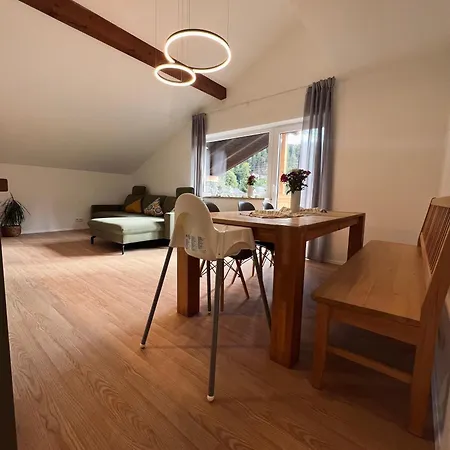 Leonie Apartment *